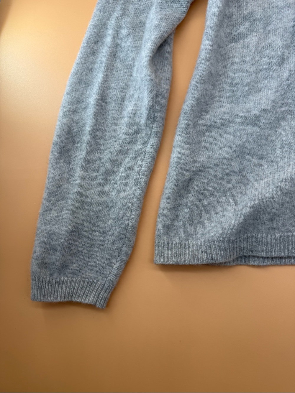 Tahari Pure Luxe Ligh Gray 100% Cashmere Crewneck Soft Cozy Sweater - Picture 3 of 6